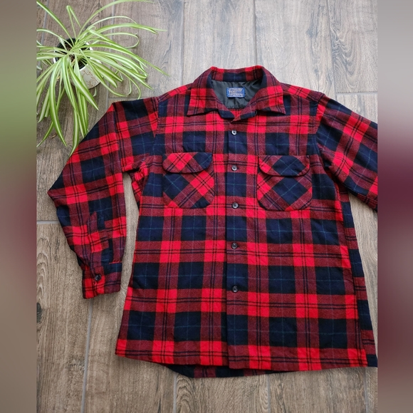Pendleton 100% wool red and black long sleeve flannel top with pockets - Picture 2 of 11